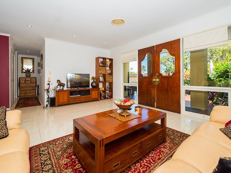 115 Monaco Street, Broadbeach Waters QLD 4218