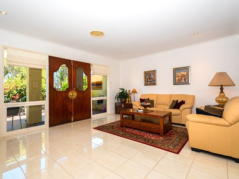 115 Monaco Street, Broadbeach Waters QLD 4218