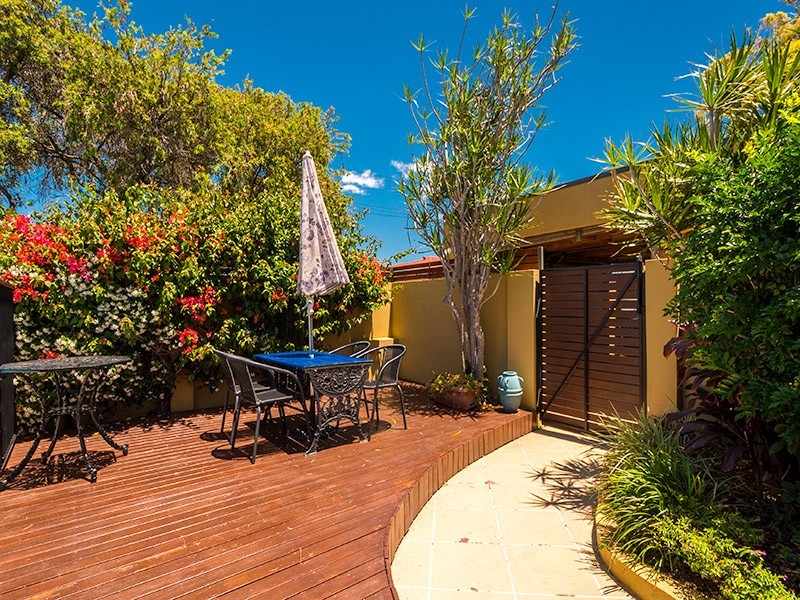 115 Monaco Street, Broadbeach Waters QLD 4218