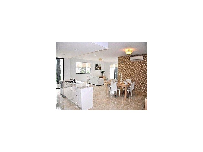 8/3 Beach Parade, Surfers Paradise QLD 4217