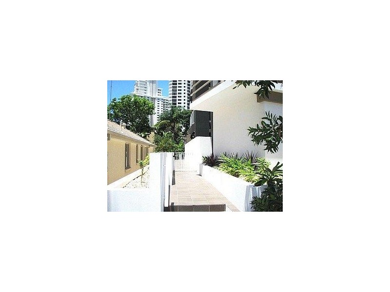 8/3 Beach Parade, Surfers Paradise QLD 4217