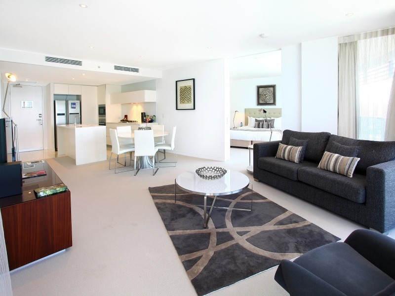 3102 Oracle, 4 Charles Avenue, Broadbeach QLD 4218