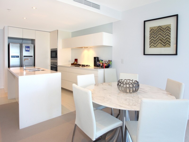 3102 Oracle, 4 Charles Avenue, Broadbeach QLD 4218