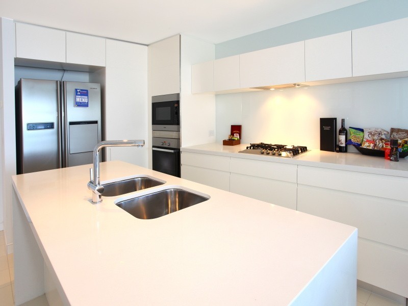 3102 Oracle, 4 Charles Avenue, Broadbeach QLD 4218