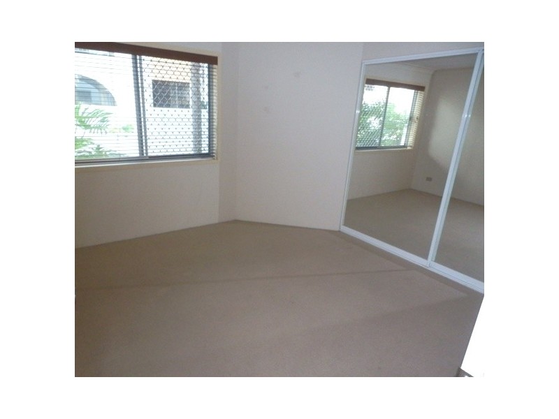 2/33 Old Burleigh Road, Surfers Paradise QLD 4217