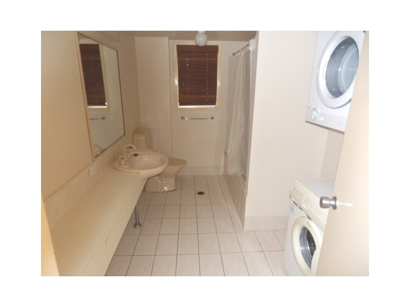 2/33 Old Burleigh Road, Surfers Paradise QLD 4217