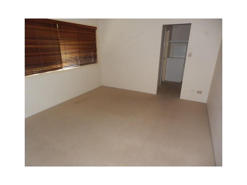 2/33 Old Burleigh Road, Surfers Paradise QLD 4217