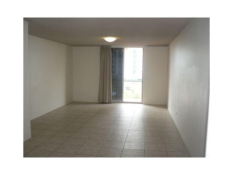 7/72 Marine Parade, Southport QLD 4215