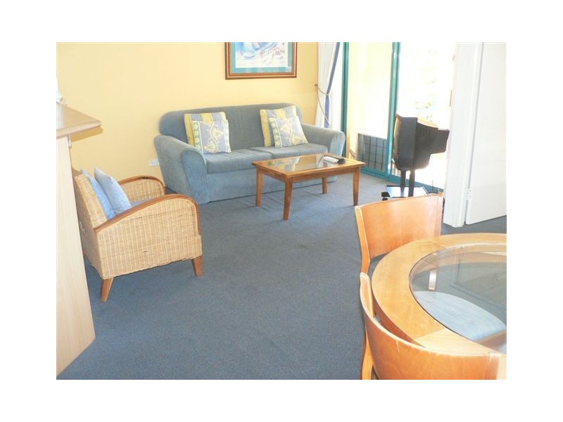 7/4-6 Queensland Avenue, Broadbeach QLD 4218