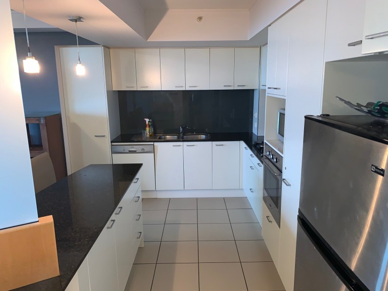 1807/2685 ”Broadbeach on the park” GC Highway, Broadbeach QLD 4218