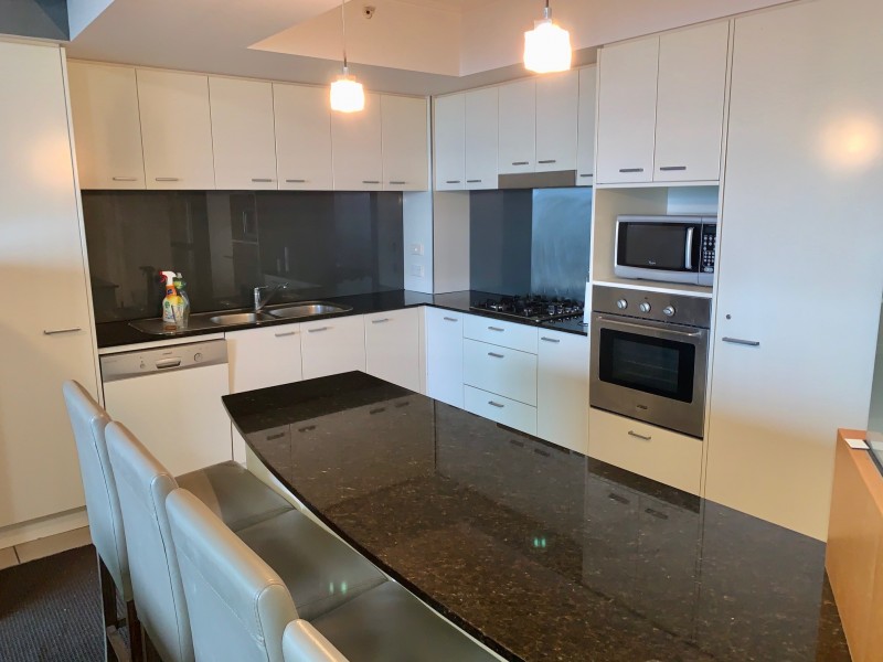 1807/2685 ”Broadbeach on the park” GC Highway, Broadbeach QLD 4218