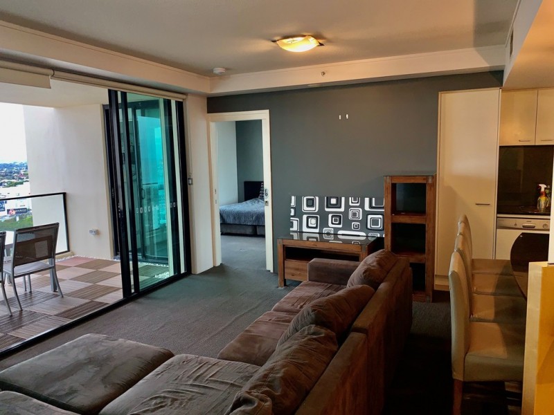 1807/2685 ”Broadbeach on the park” GC Highway, Broadbeach QLD 4218