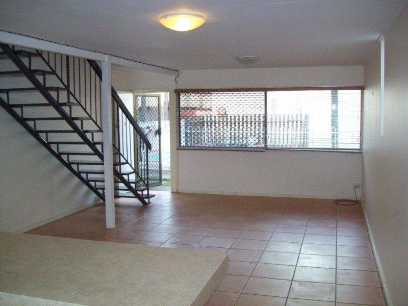 11/6 Stanhill Drive, Chevron Island QLD 4217