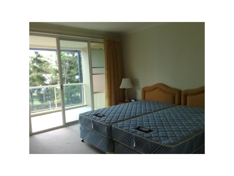 4112 Archer Hill, Benowa QLD 4217