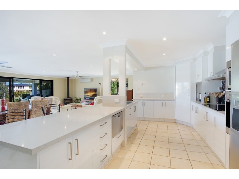 6 Alma Street, Broadbeach Waters QLD 4218