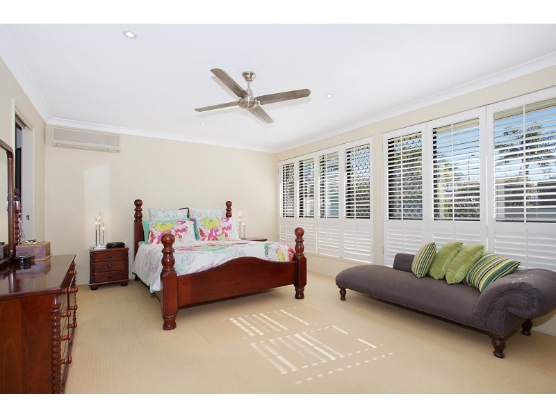 6 Alma Street, Broadbeach Waters QLD 4218