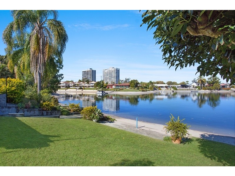 6 Alma Street, Broadbeach Waters QLD 4218