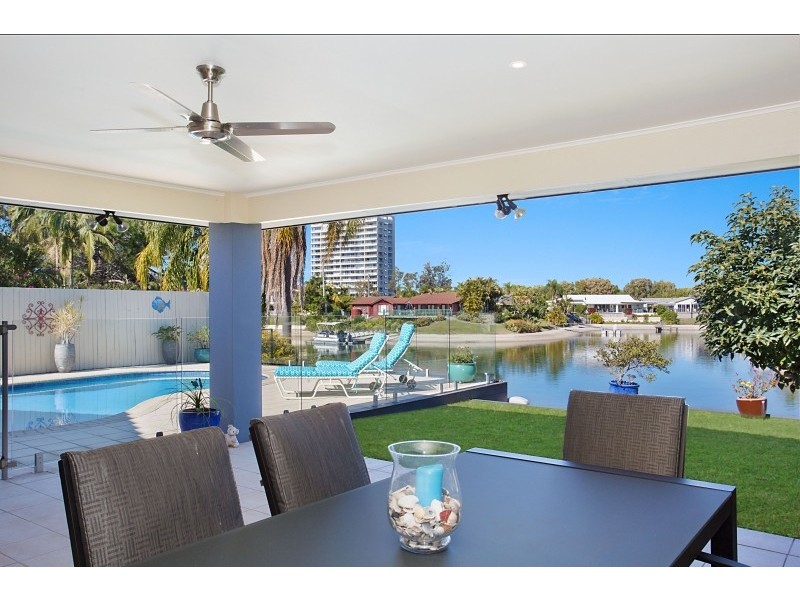 6 Alma Street, Broadbeach Waters QLD 4218