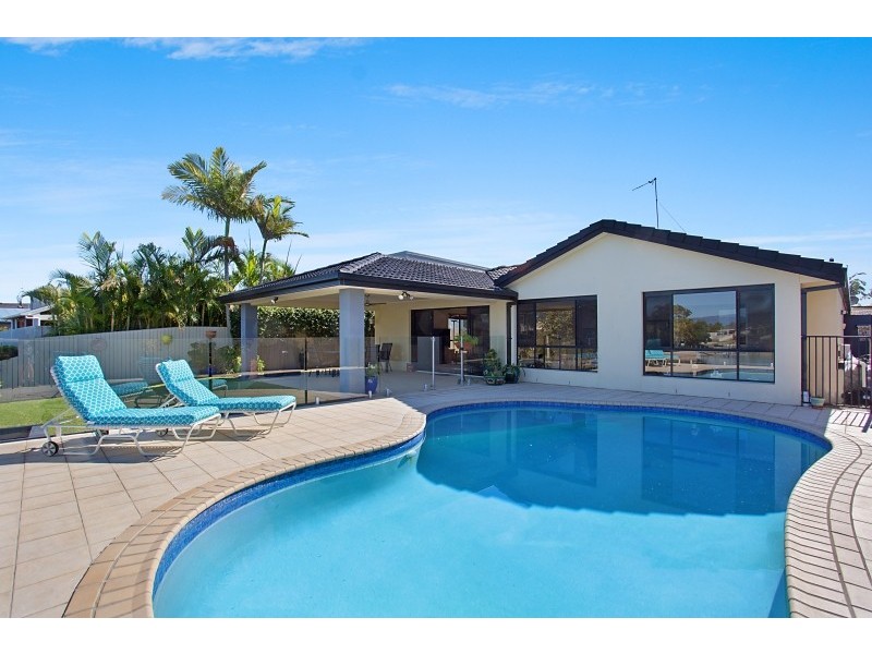 6 Alma Street, Broadbeach Waters QLD 4218