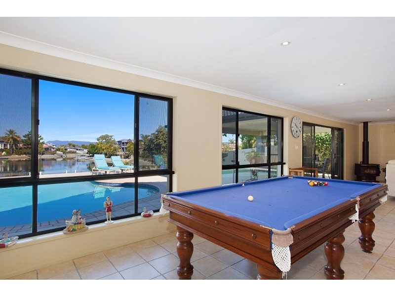6 Alma Street, Broadbeach Waters QLD 4218