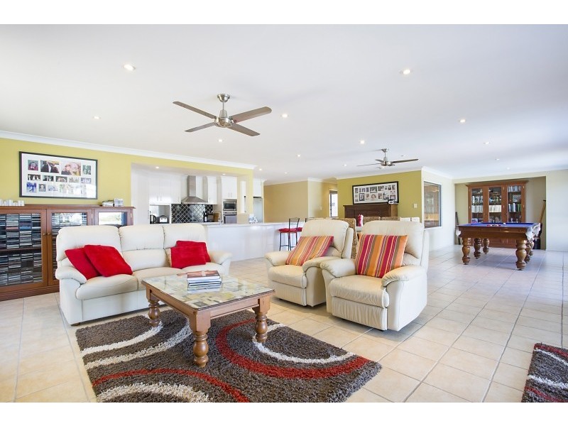 6 Alma Street, Broadbeach Waters QLD 4218