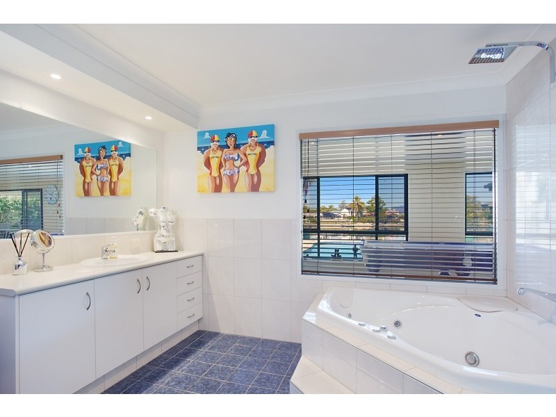6 Alma Street, Broadbeach Waters QLD 4218