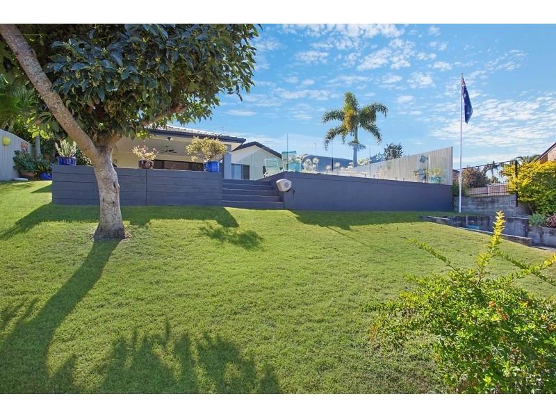 6 Alma Street, Broadbeach Waters QLD 4218