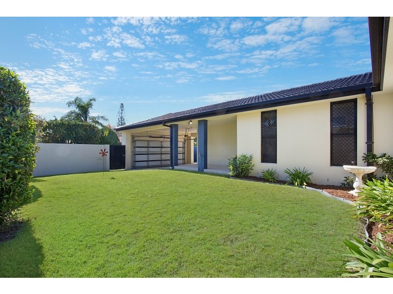 6 Alma Street, Broadbeach Waters QLD 4218