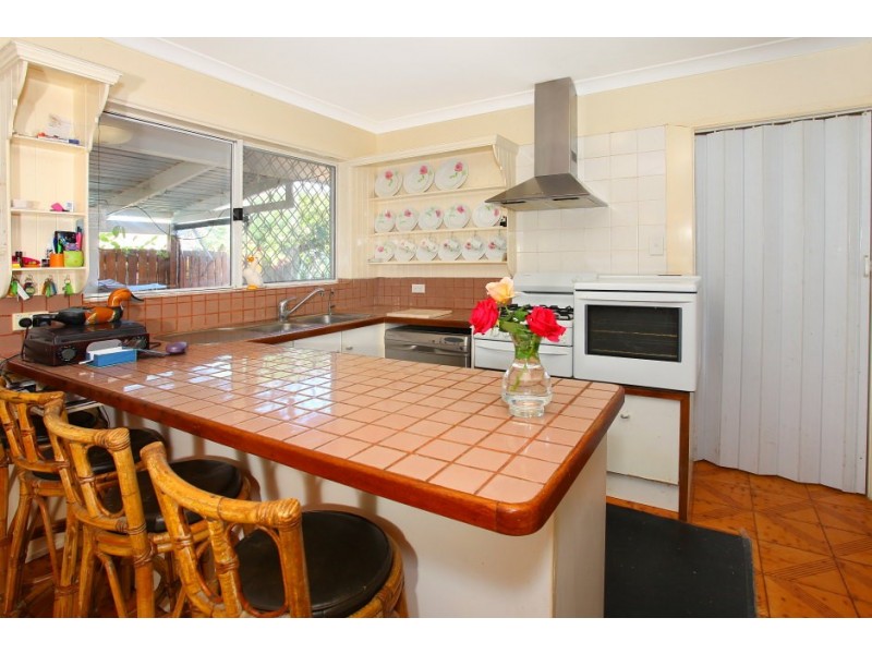 6 Pacific Boulevard, Broadbeach Waters QLD 4218