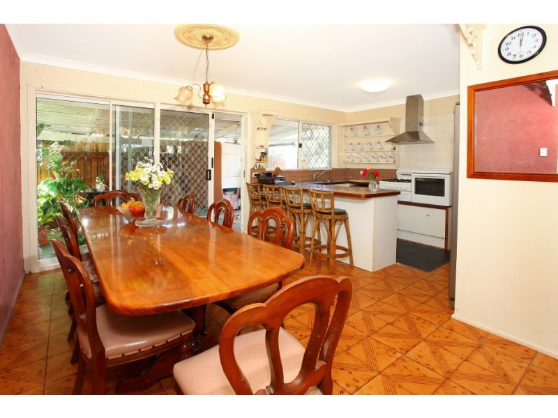 6 Pacific Boulevard, Broadbeach Waters QLD 4218