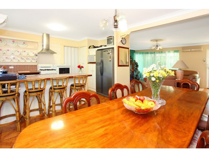 6 Pacific Boulevard, Broadbeach Waters QLD 4218