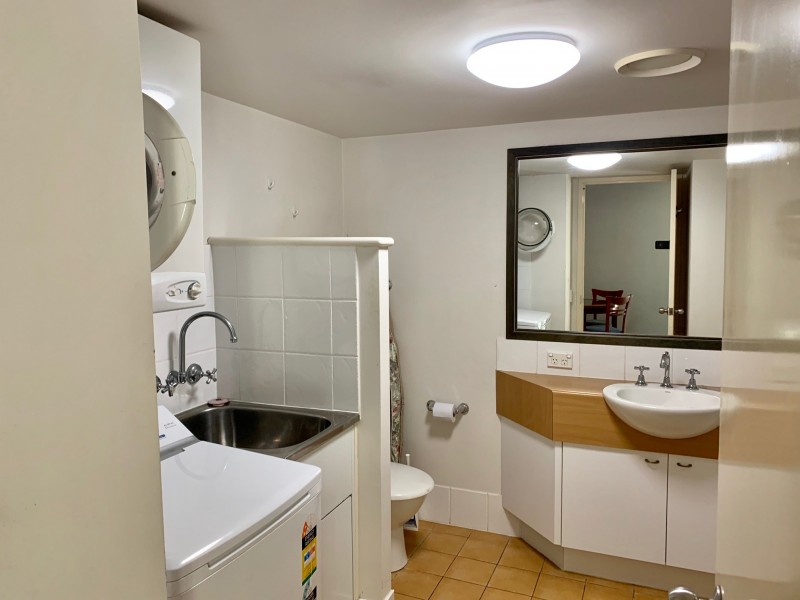 13/4-6 Queensland Ave “Antigua Resort”, Broadbeach QLD 4218