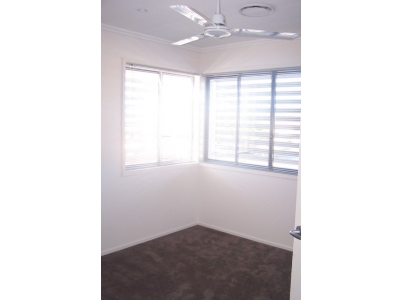 1/12 Nobby Pde, Miami QLD 4220