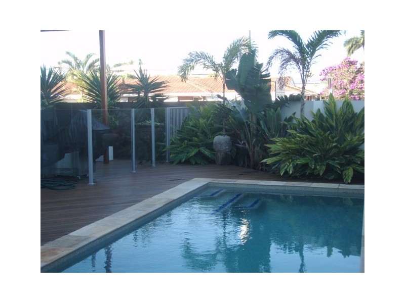 1/12 Nobby Pde, Miami QLD 4220