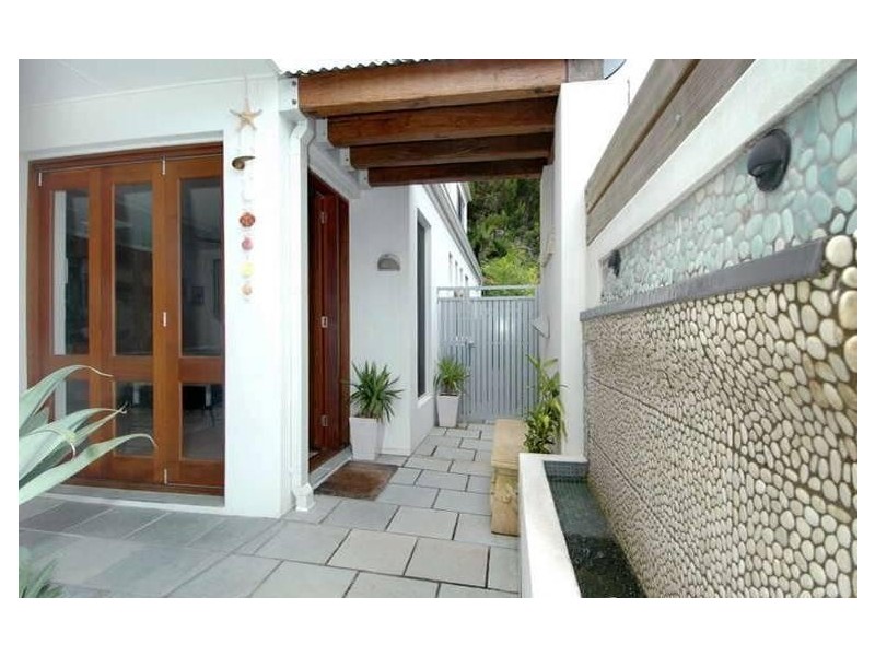 1/6 Second Avenue, Burleigh Heads QLD 4220