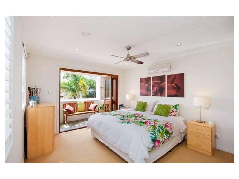 1/6 Second Avenue, Burleigh Heads QLD 4220