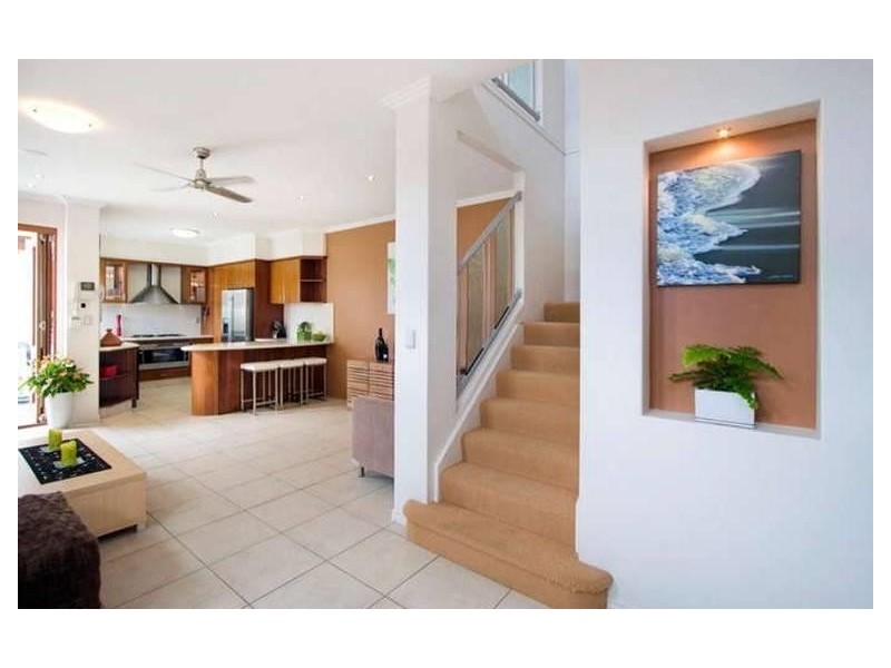 1/6 Second Avenue, Burleigh Heads QLD 4220