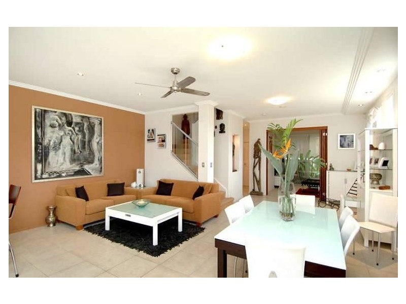 1/6 Second Avenue, Burleigh Heads QLD 4220