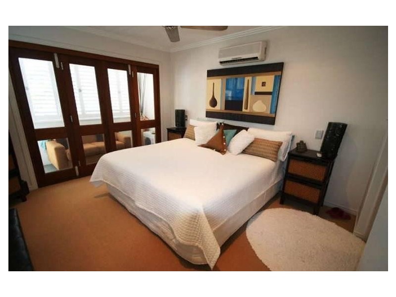 1/6 Second Avenue, Burleigh Heads QLD 4220