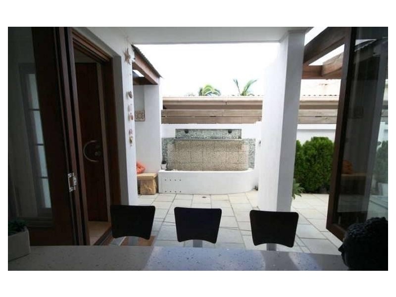 1/6 Second Avenue, Burleigh Heads QLD 4220