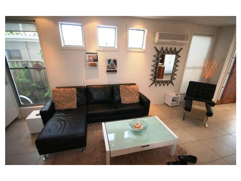 1/6 Second Avenue, Burleigh Heads QLD 4220