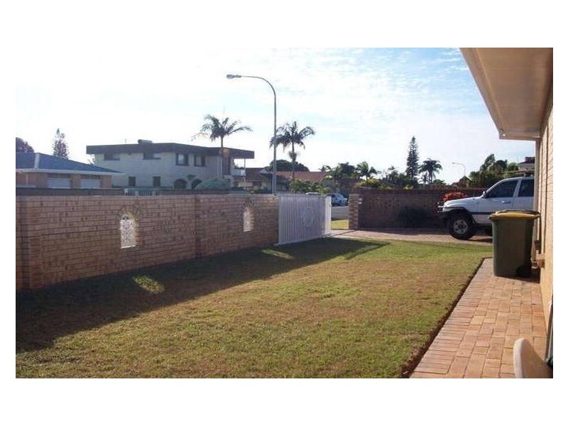 24 Arcadia Drive, Mermaid Waters QLD 4218