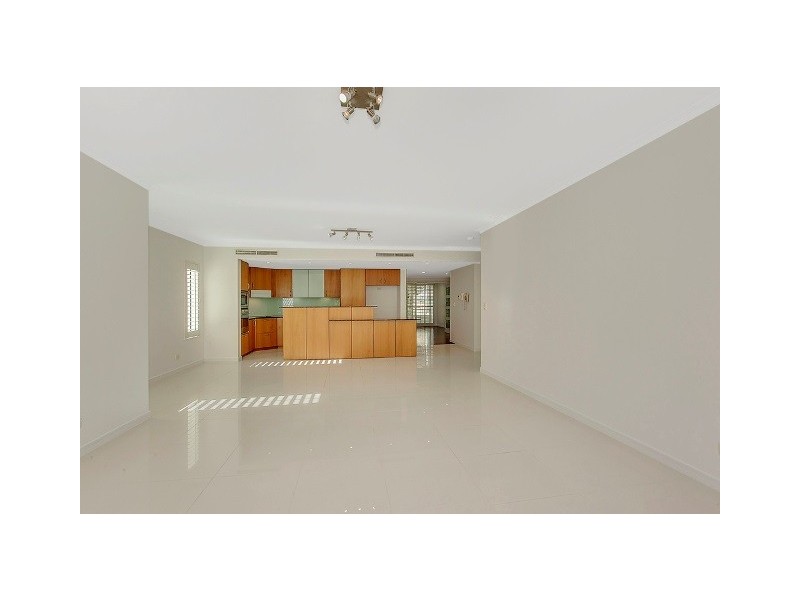 4125 Archer Hill, Benowa QLD 4217