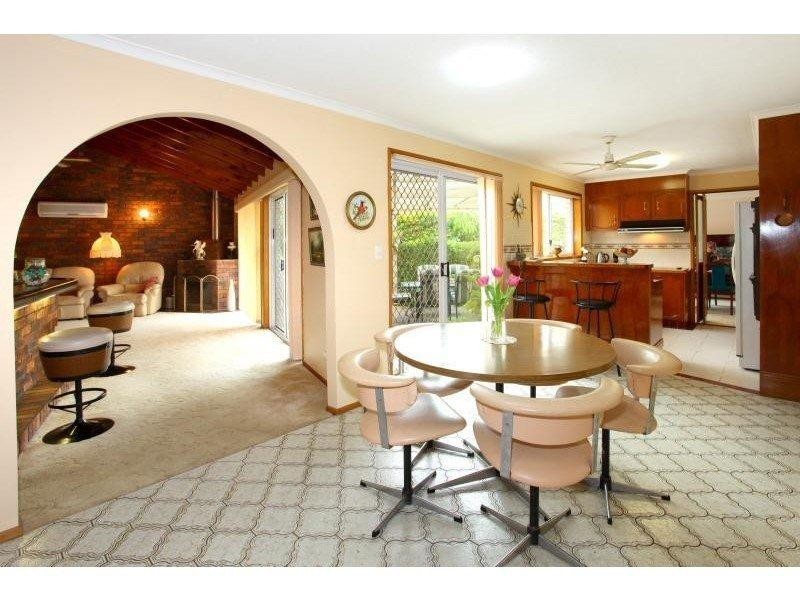 11 Compass Court, Mermaid Waters QLD 4218