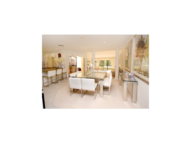Villa 1 Bradford North, Rhode Island, Clear Island Waters QLD 4226