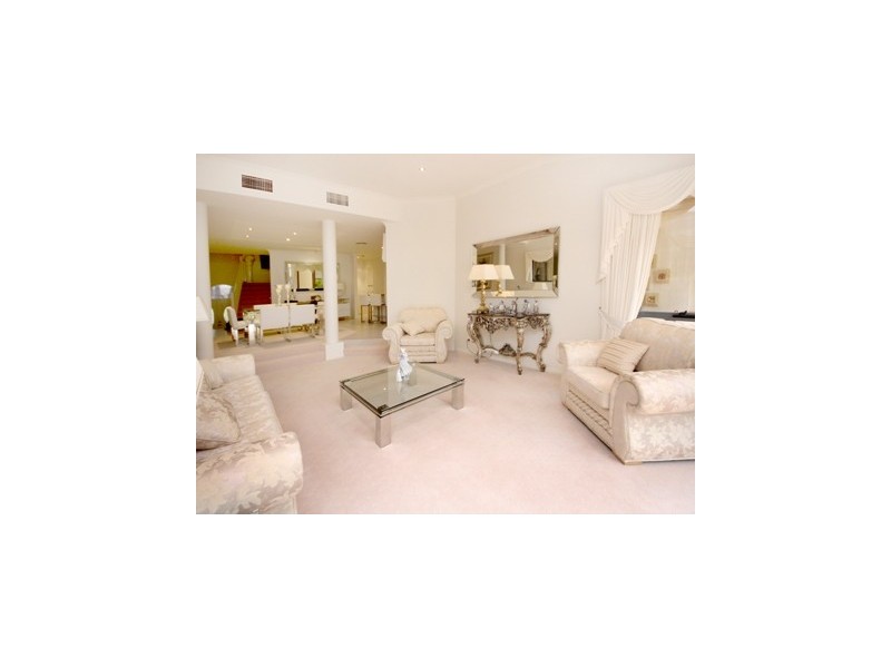 Villa 1 Bradford North, Rhode Island, Clear Island Waters QLD 4226