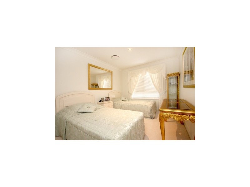 Villa 1 Bradford North, Rhode Island, Clear Island Waters QLD 4226