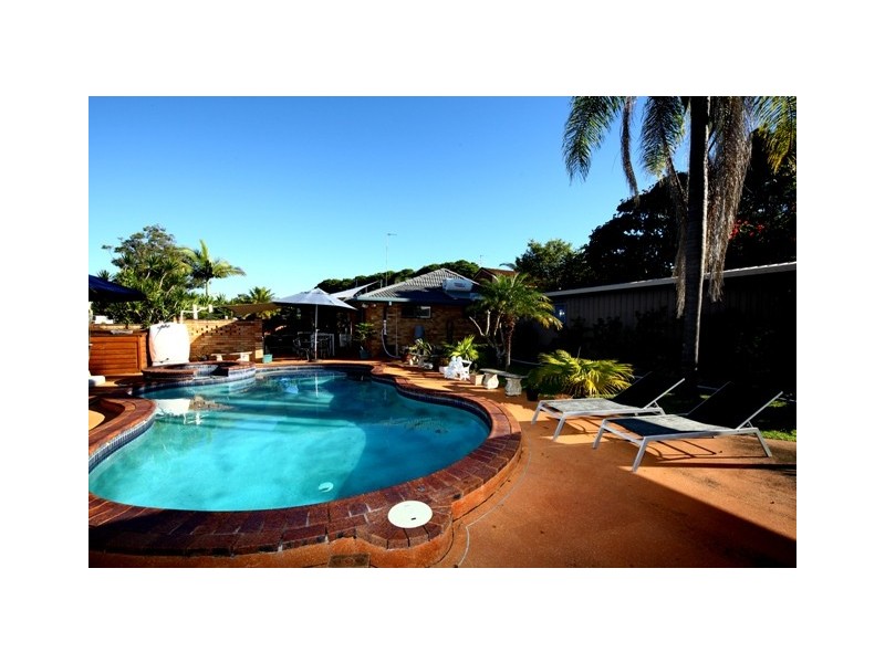 35 Lancelin Drive, Mermaid Waters QLD 4218