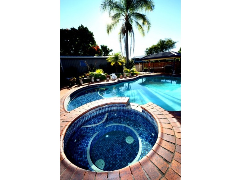 35 Lancelin Drive, Mermaid Waters QLD 4218
