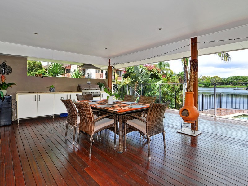 4 Helm Court, Mermaid Waters QLD 4218